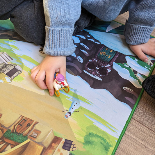 Inspiration Jeux Libre : Quels Jouets Utiliser avec un Tapis de Jeu Chifoumi ?